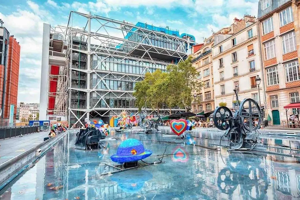 Modern Designed Apartment@ Beaubourg Paris France